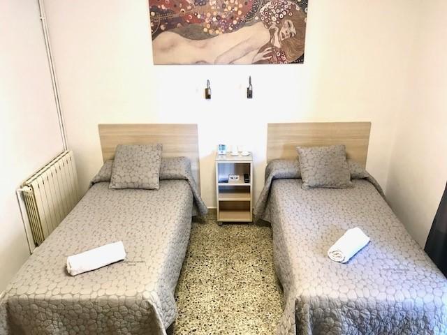 Hostal Бадалона Экстерьер фото