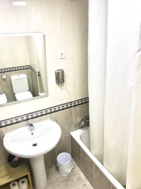 Hostal Бадалона Экстерьер фото