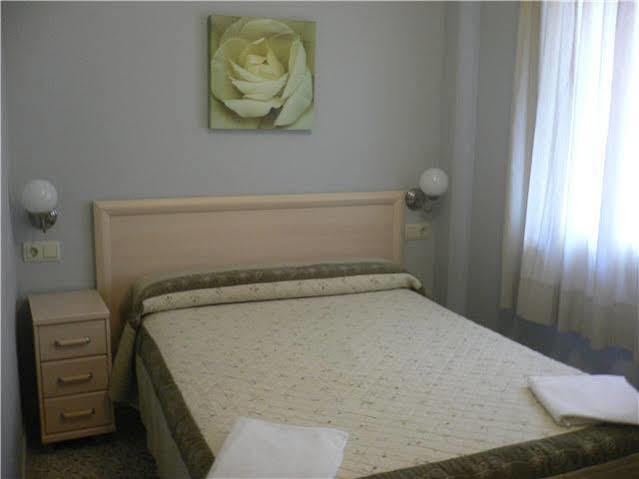 Hostal Бадалона Экстерьер фото