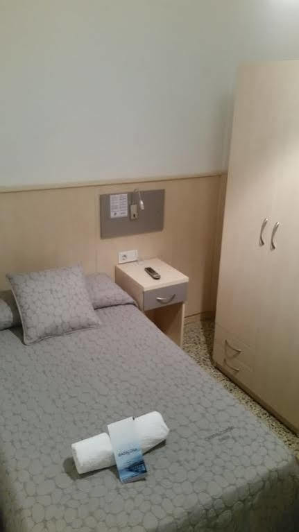 Hostal Бадалона Экстерьер фото