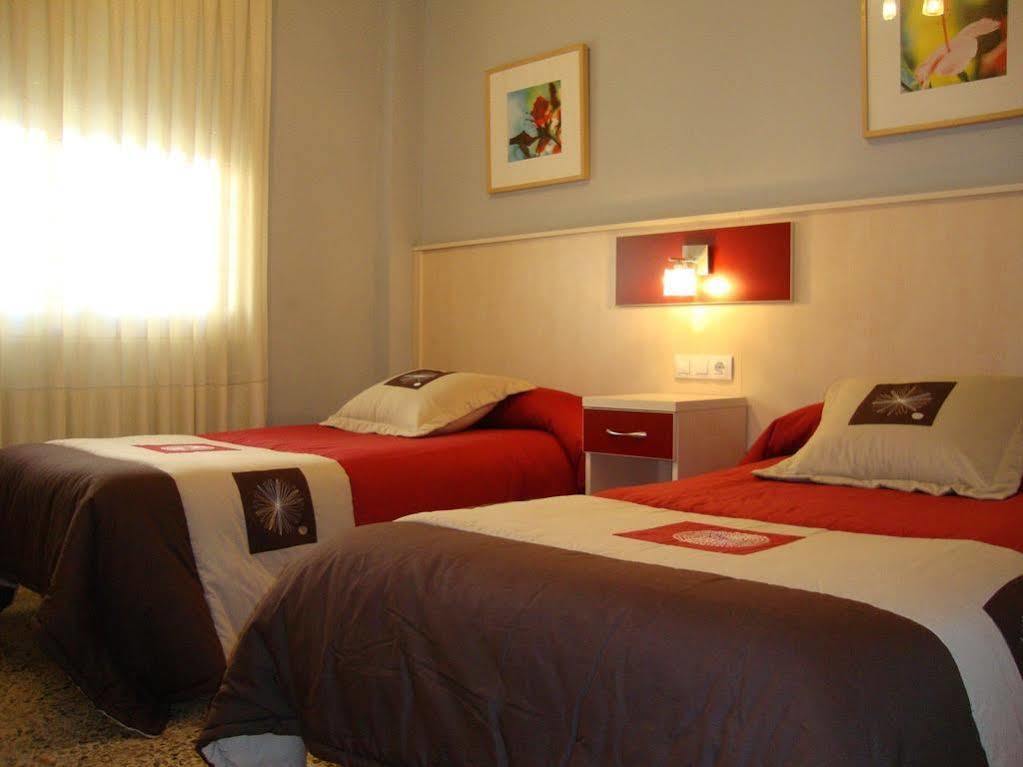 Hostal Бадалона Экстерьер фото